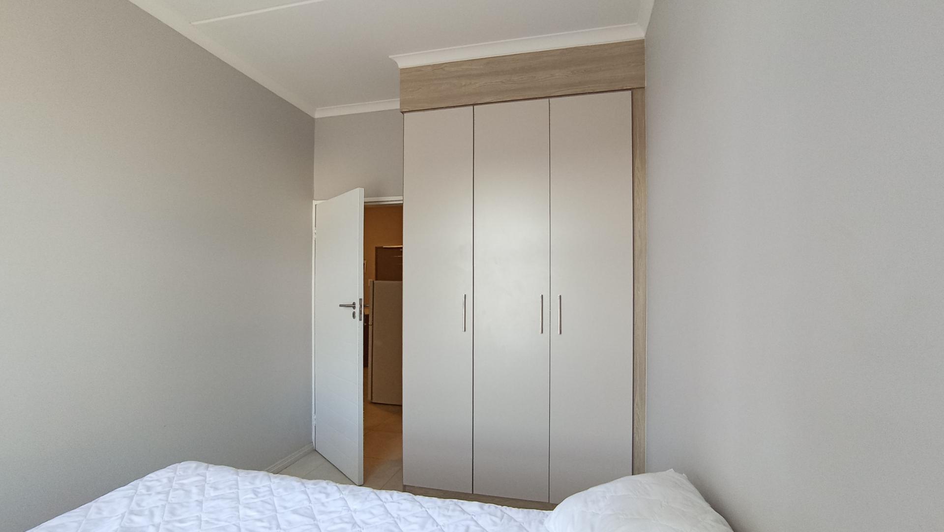 Bed Room 1 - 11 square meters of property in Midridge Park