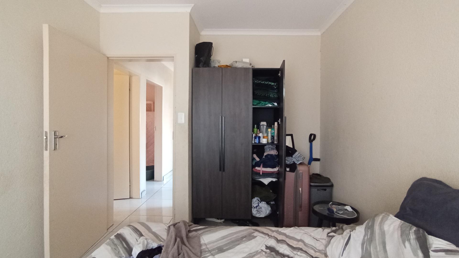 Bed Room 1 - 10 square meters of property in Soshanguve East