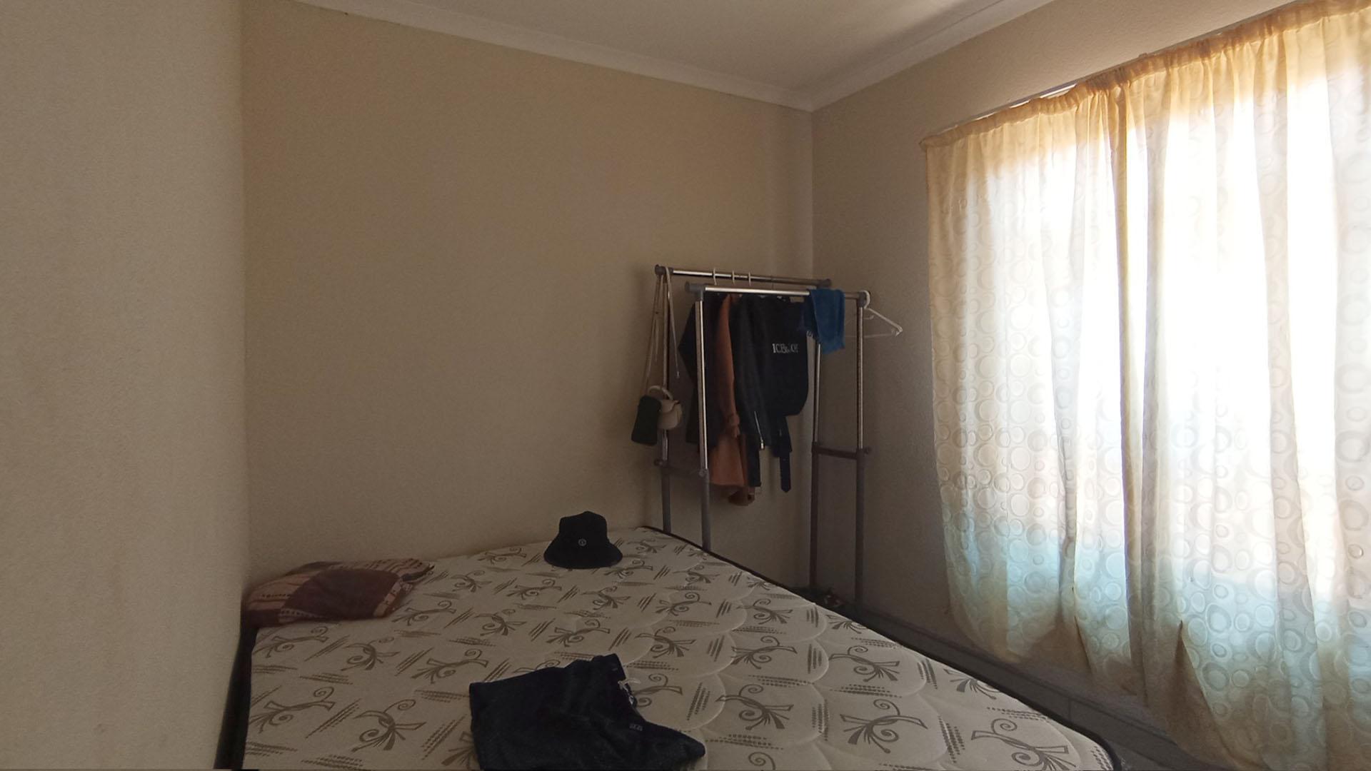 Bed Room 2 - 8 square meters of property in Soshanguve East