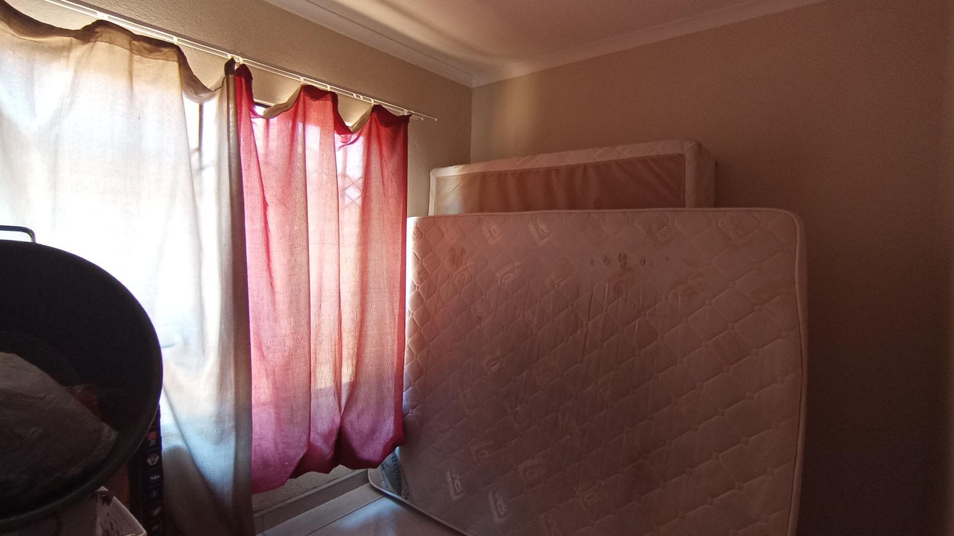 Bed Room 3 - 9 square meters of property in Soshanguve East