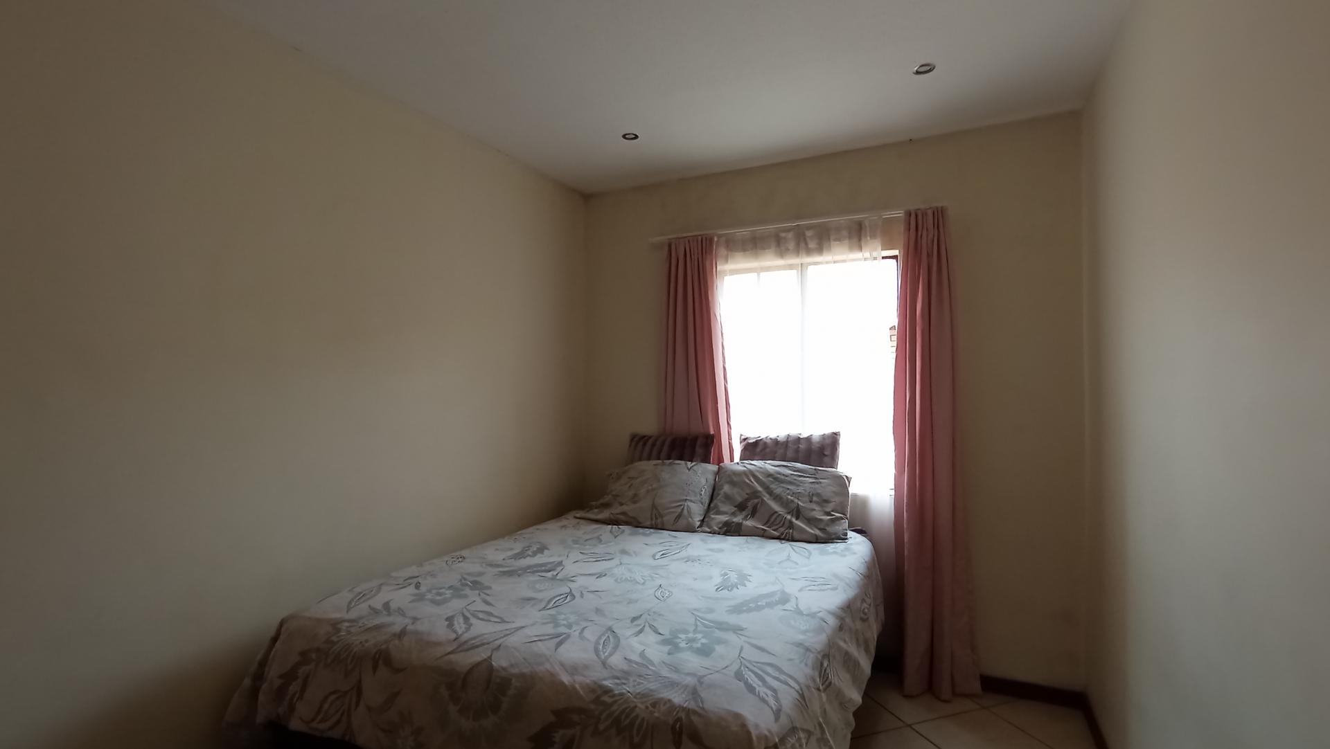 Bed Room 2 - 10 square meters of property in Sagewood