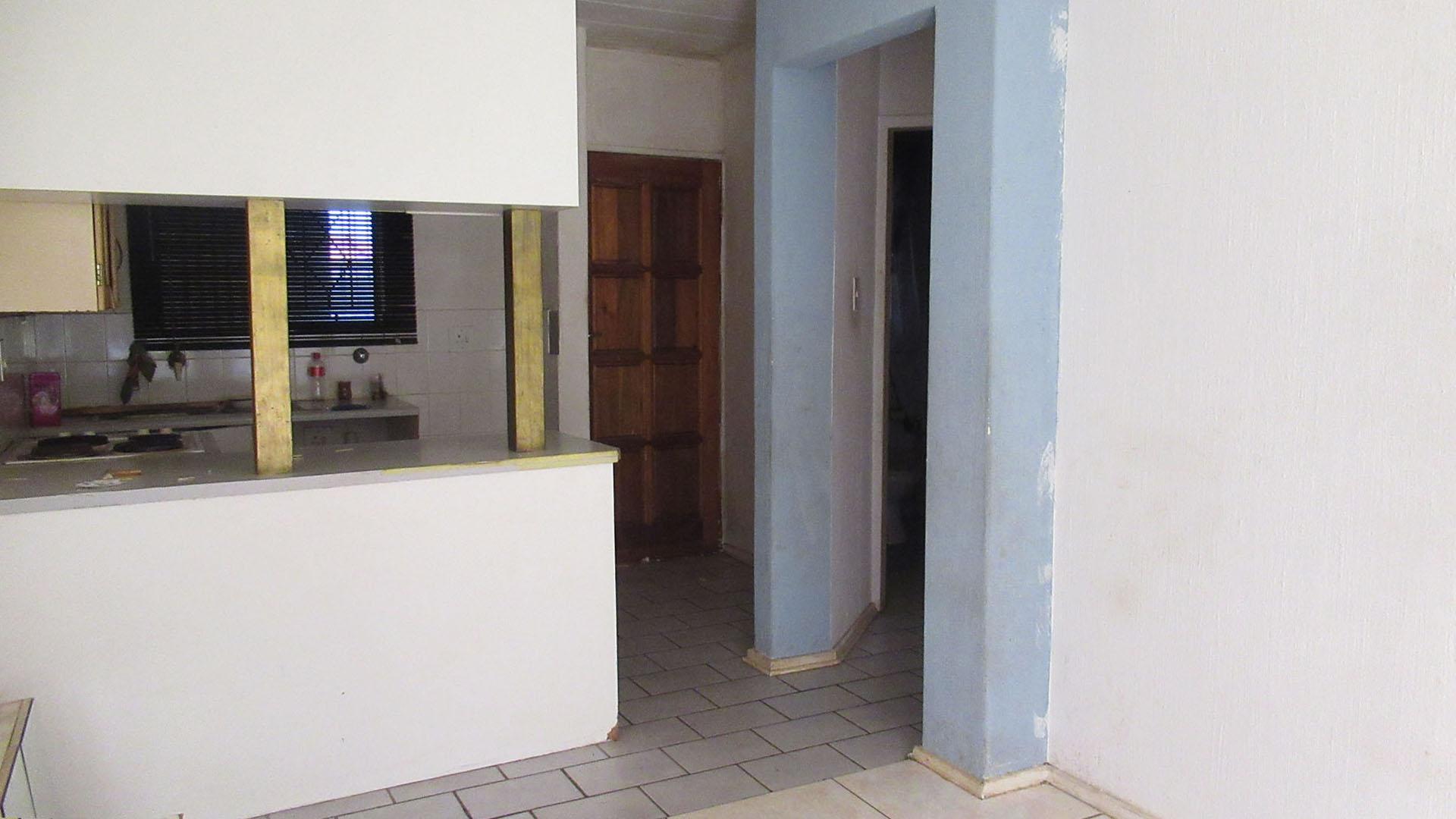 Lounges - 10 square meters of property in Horison