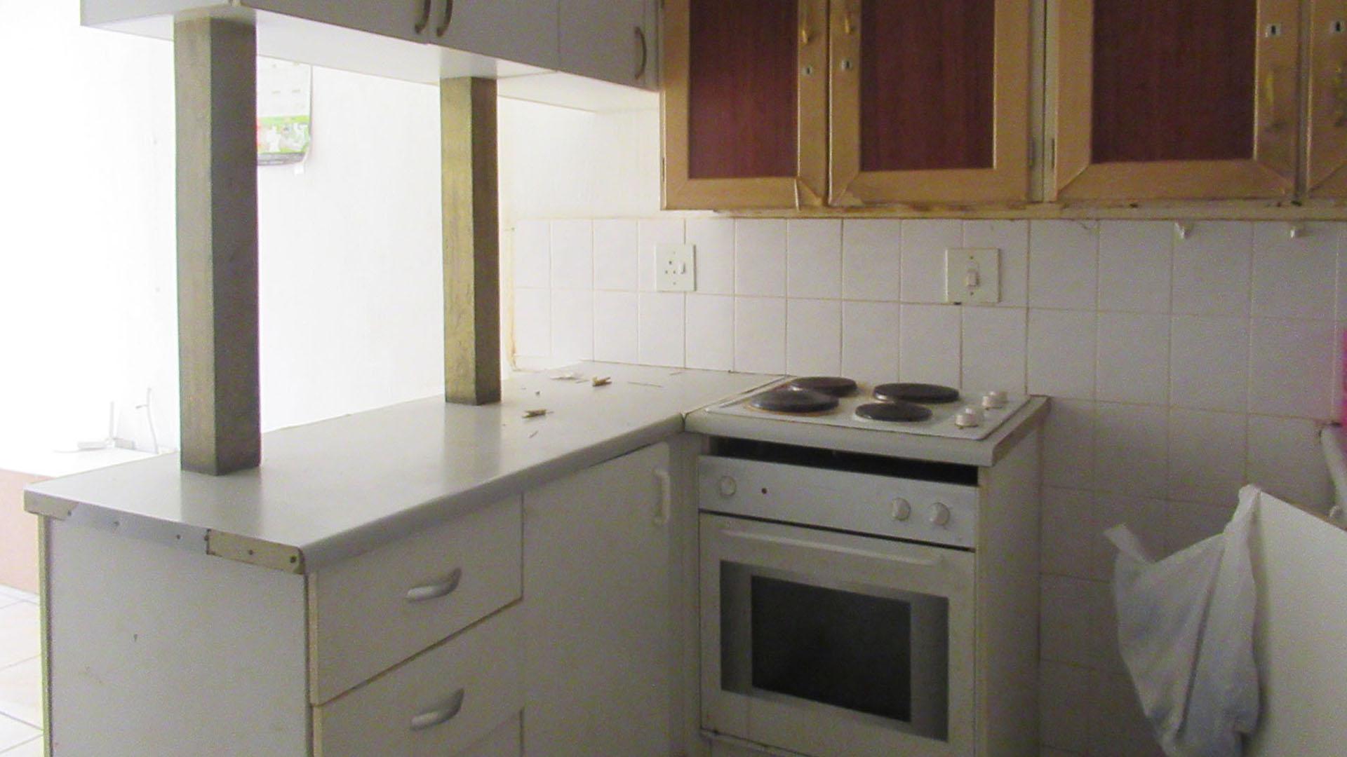 Kitchen - 6 square meters of property in Horison