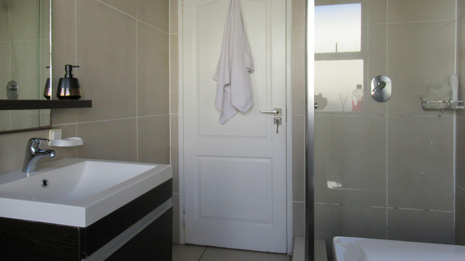 Bathroom 1 - 6 square meters of property in Fourways