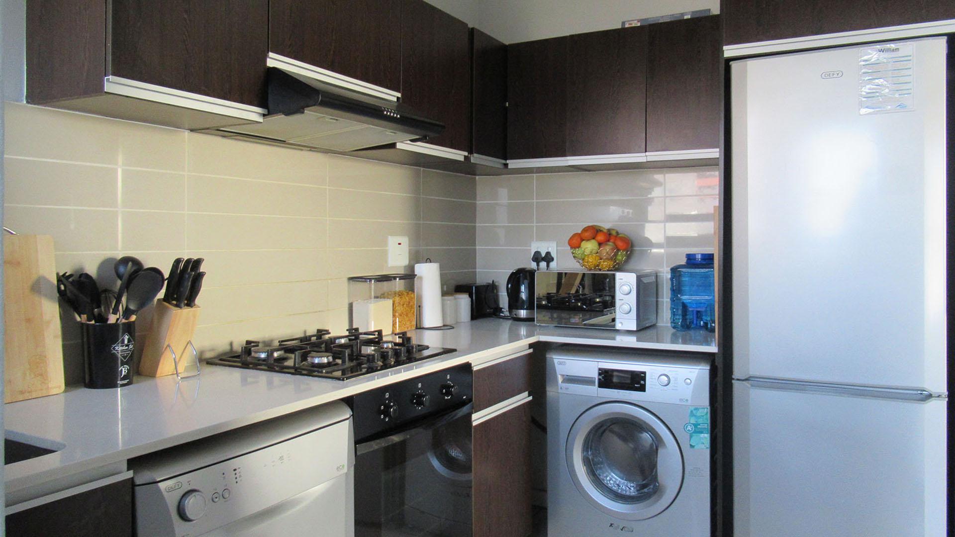 Kitchen - 8 square meters of property in Fourways