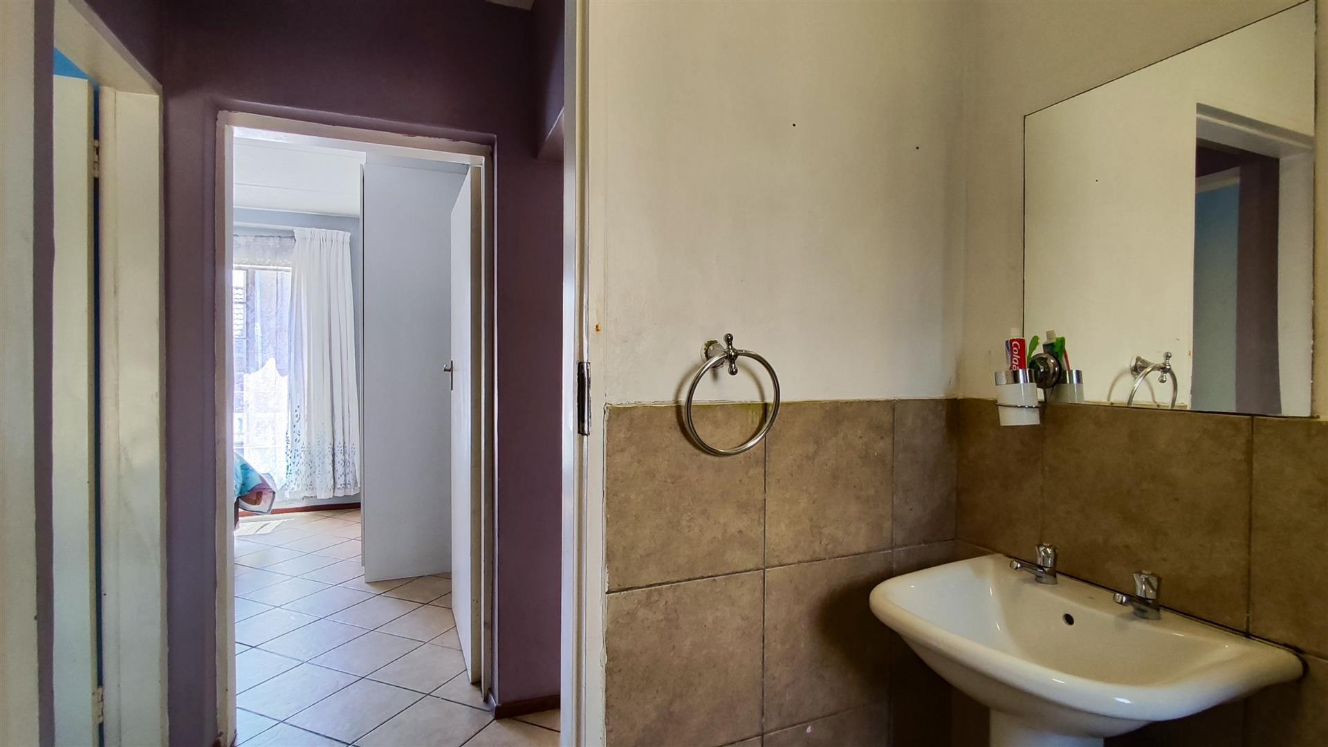 Bathroom 2 - 5 square meters of property in Terenure