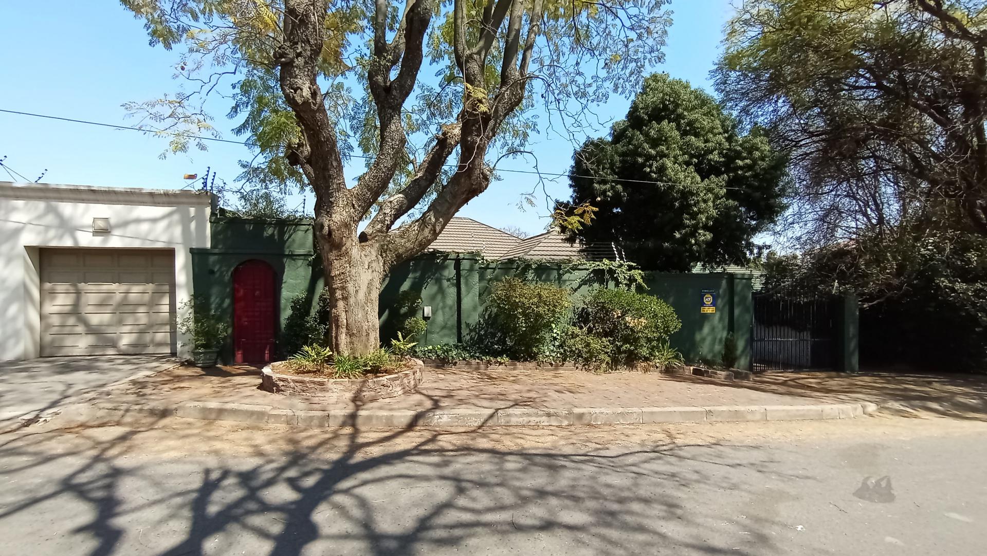 Front View of property in Parkhurst