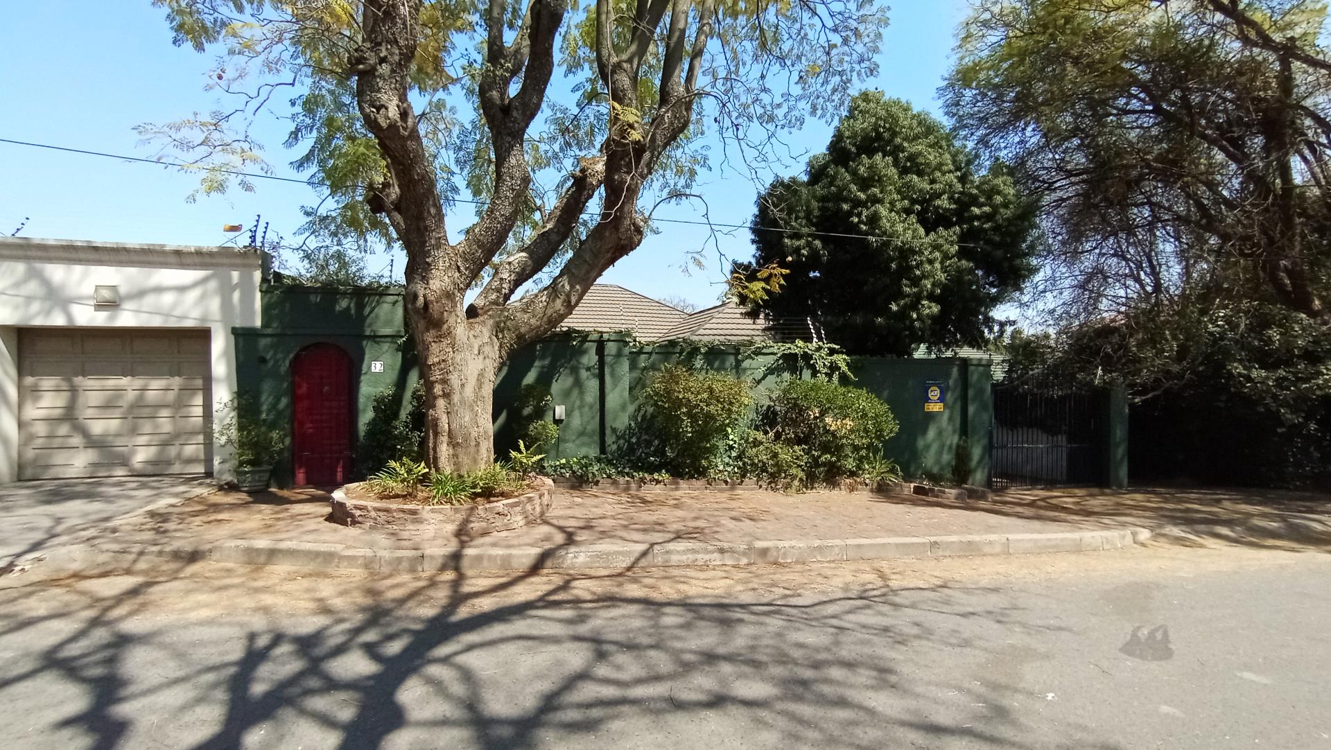 Front View of property in Parkhurst