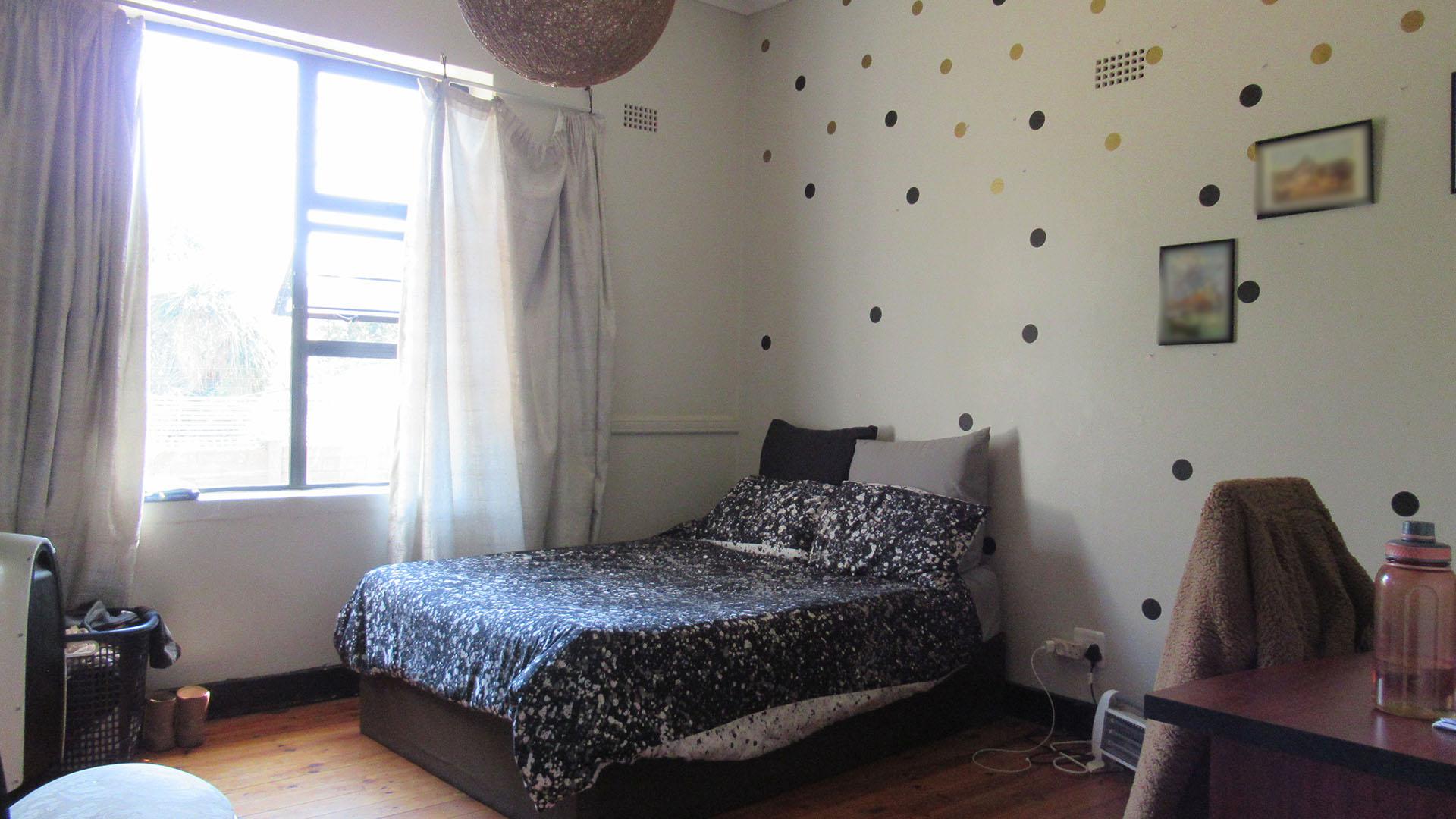 Bed Room 1 - 18 square meters of property in Kensington - JHB