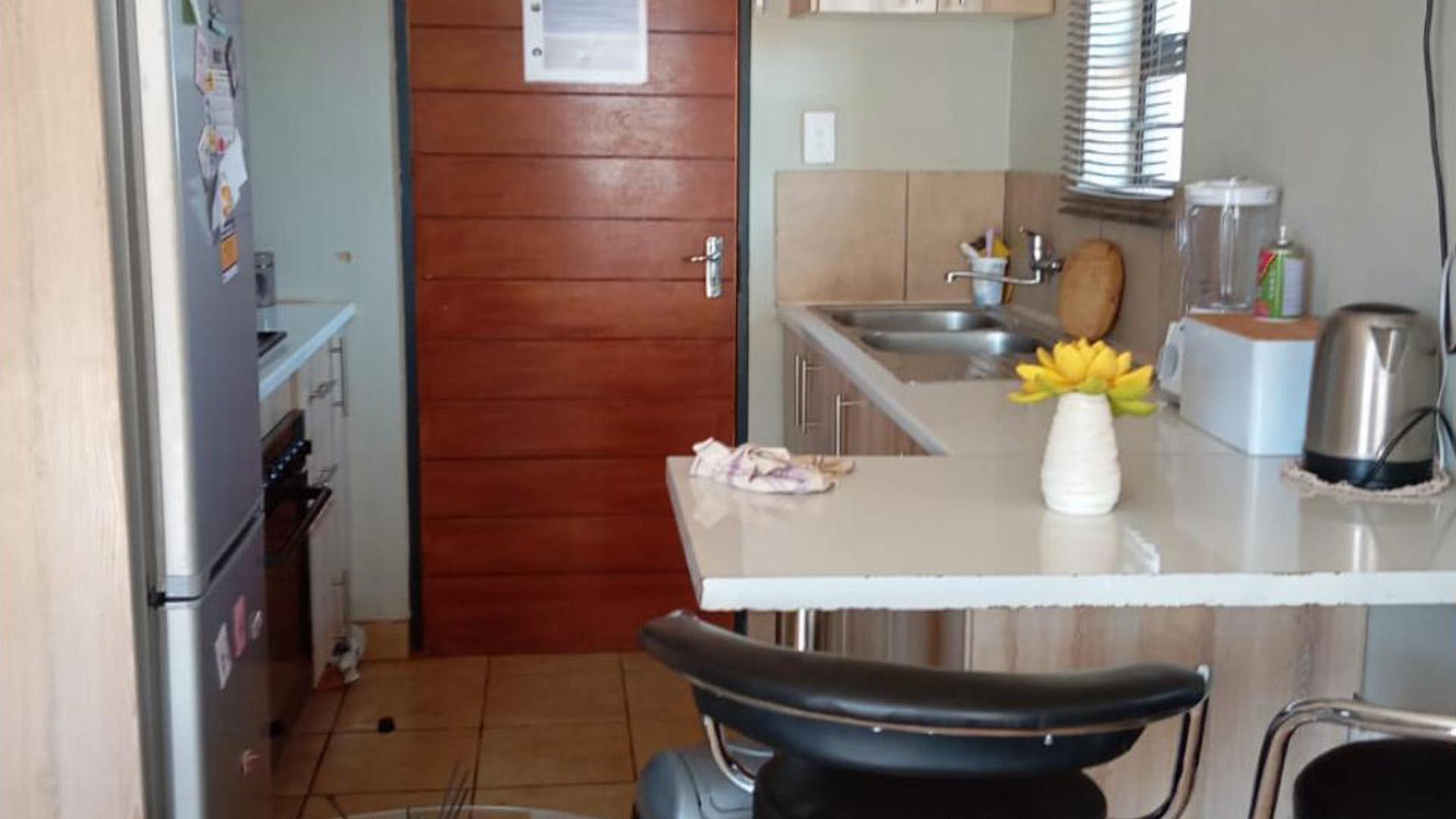 Kitchen - 7 square meters of property in Protea Glen