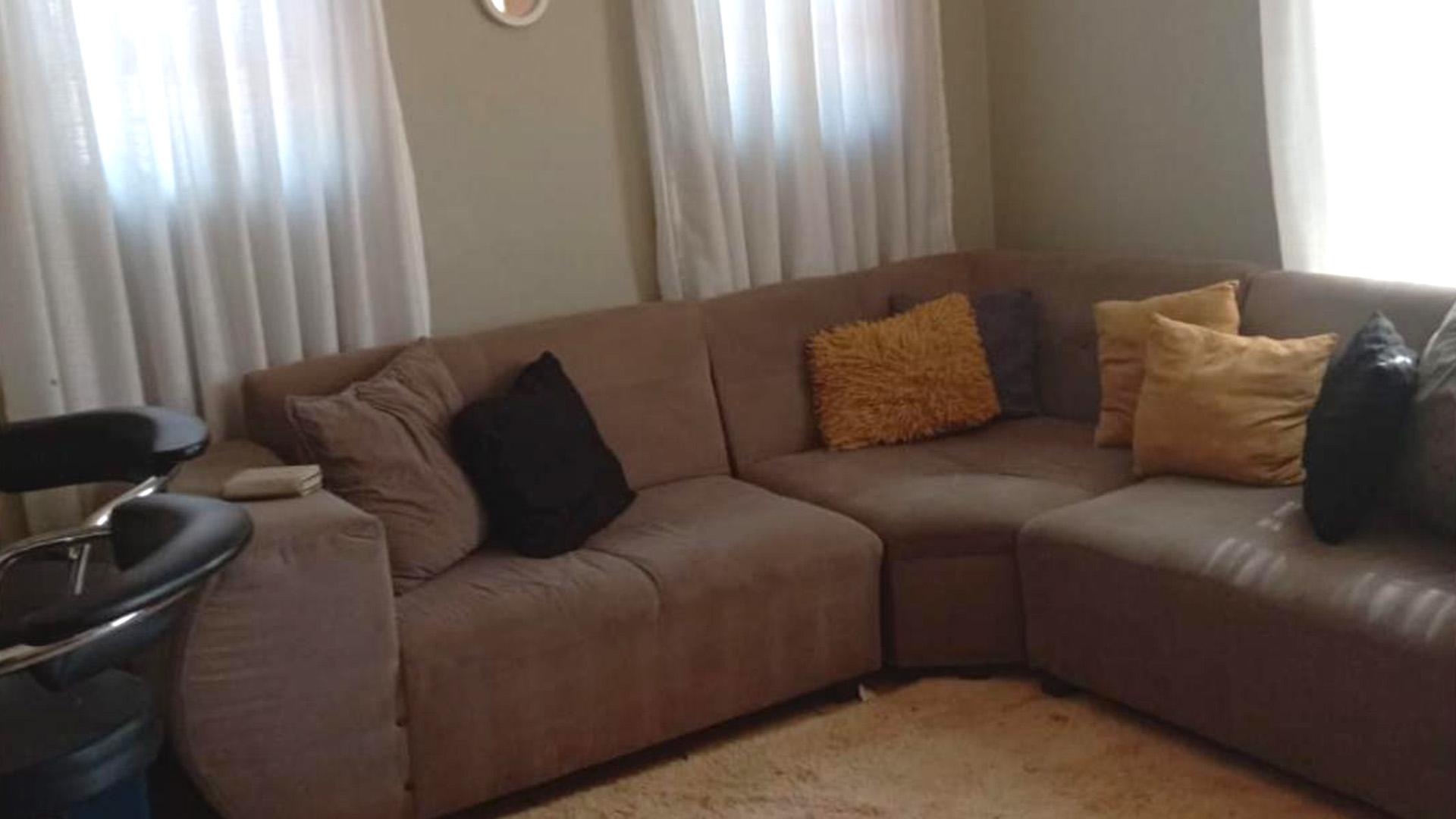 Lounges - 17 square meters of property in Protea Glen