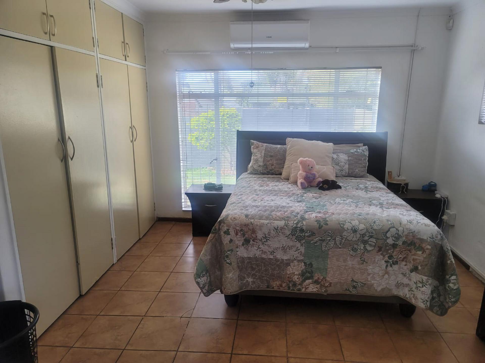 Bed Room 1 of property in Geelhoutpark