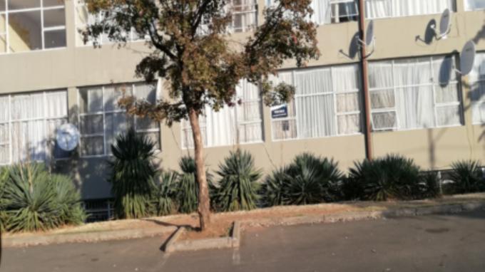 SA Home Loans Sale in Execution 2 Bedroom Sectional Title for Sale in Symhurst - MR646108