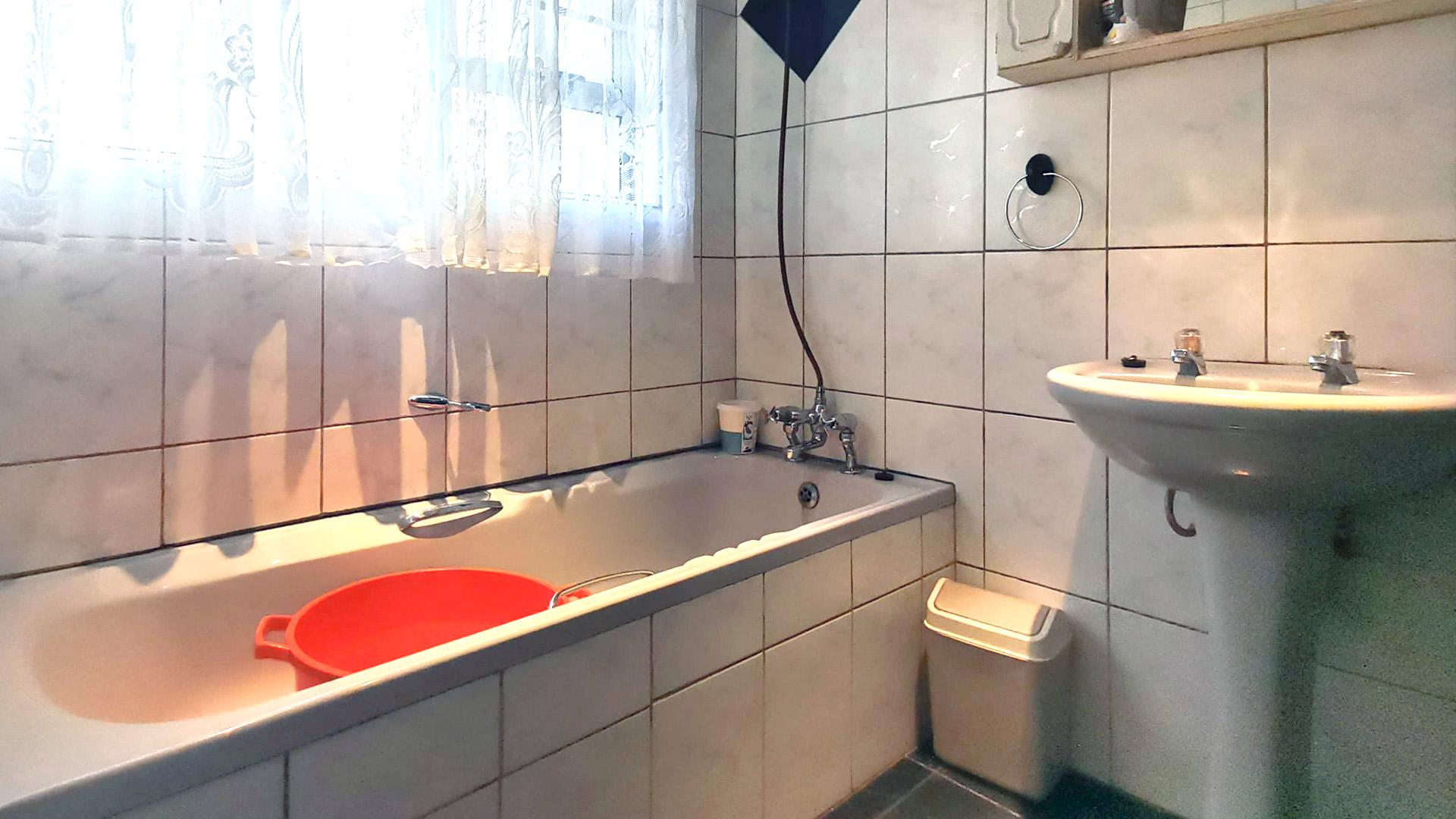 Bathroom 1 of property in East London