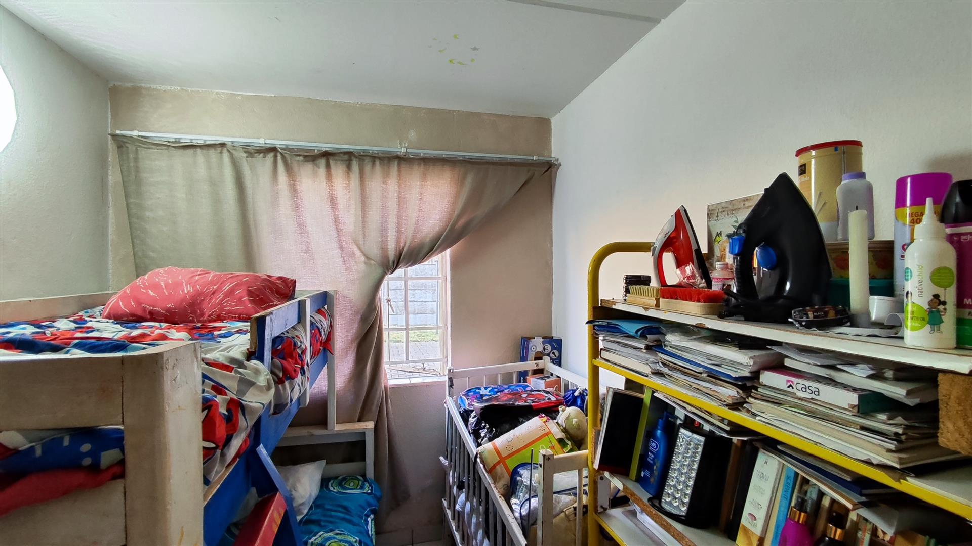 Bed Room 1 - 9 square meters of property in Glen Marais