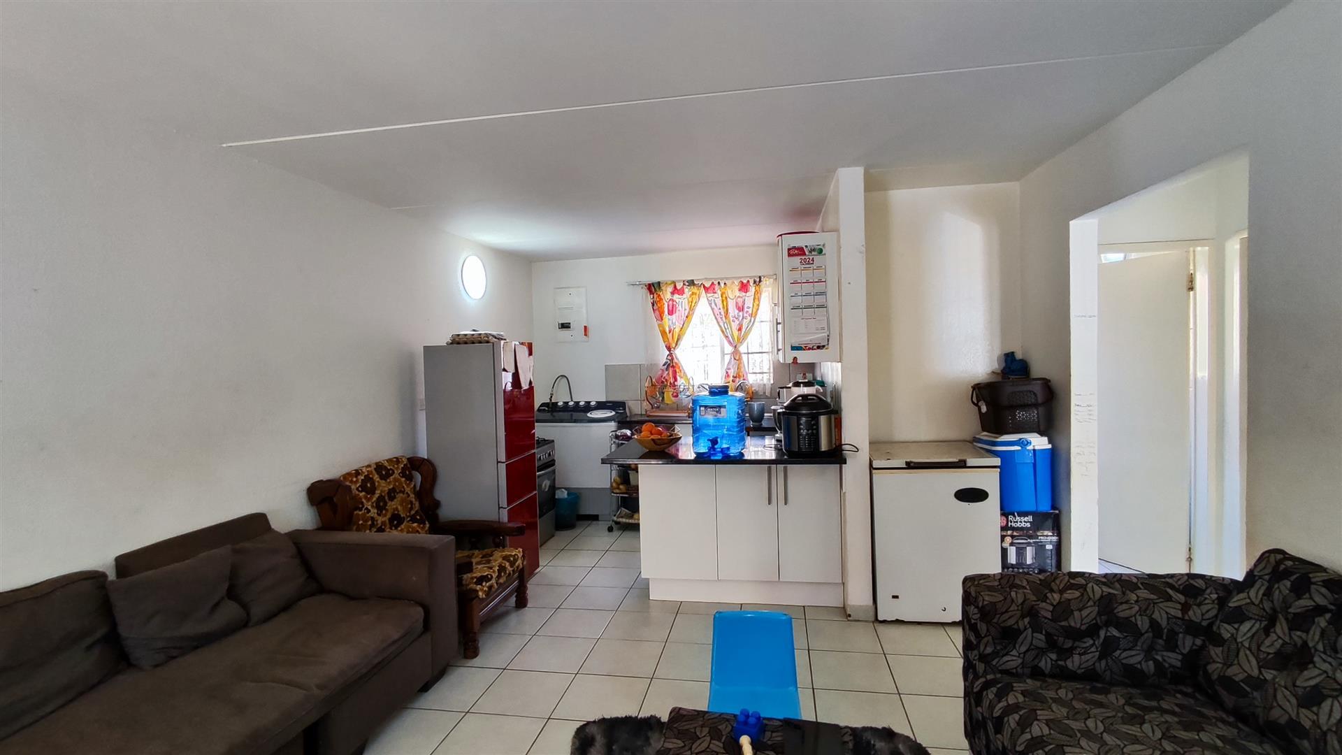 Lounges - 26 square meters of property in Glen Marais