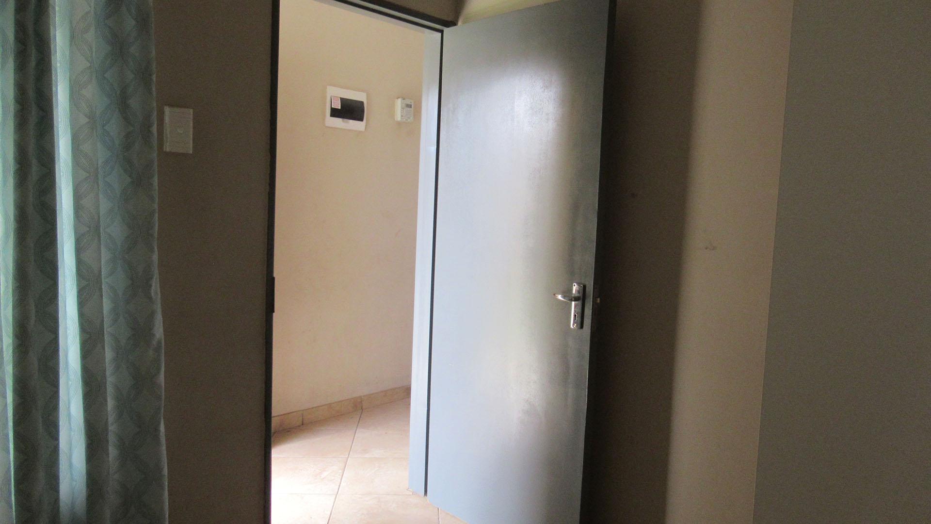 Bed Room 3 - 7 square meters of property in Jabulani