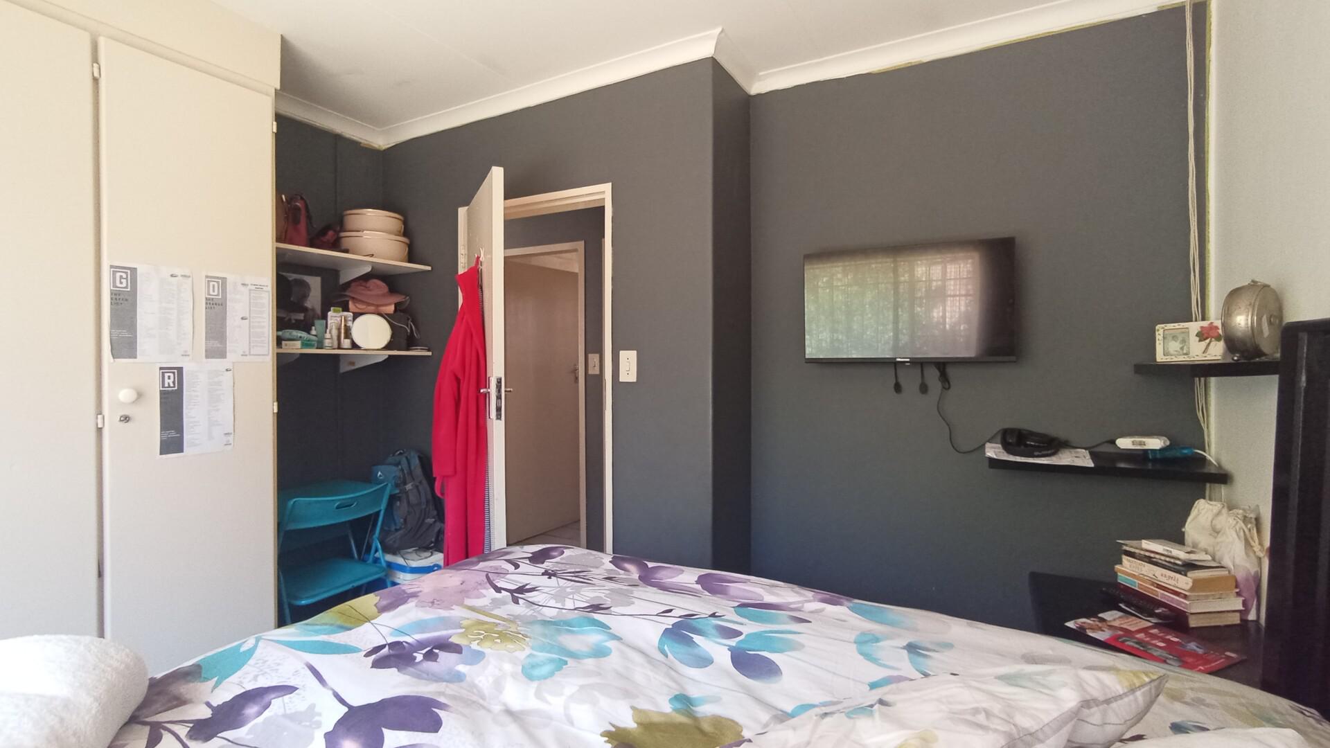 Bed Room 1 - 16 square meters of property in Zwartkop