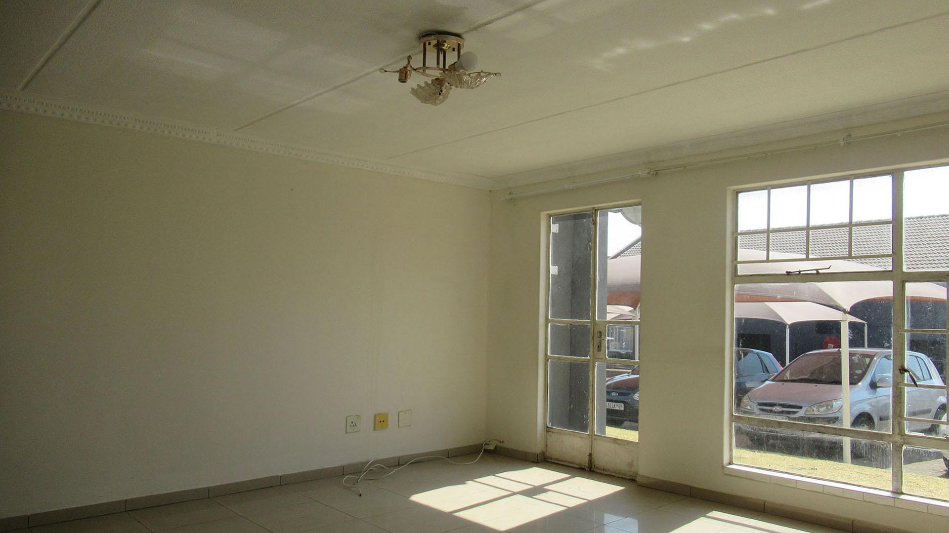 Lounges - 26 square meters of property in Alan Manor