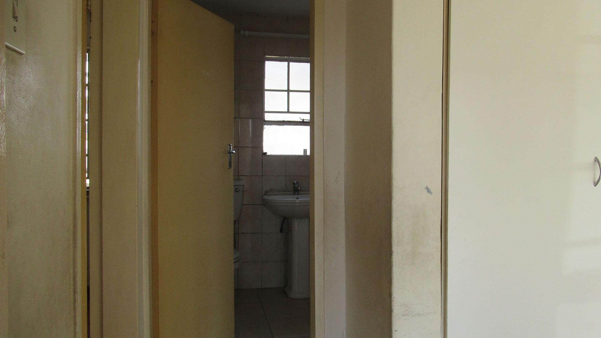 Spaces - 2 square meters of property in Alan Manor