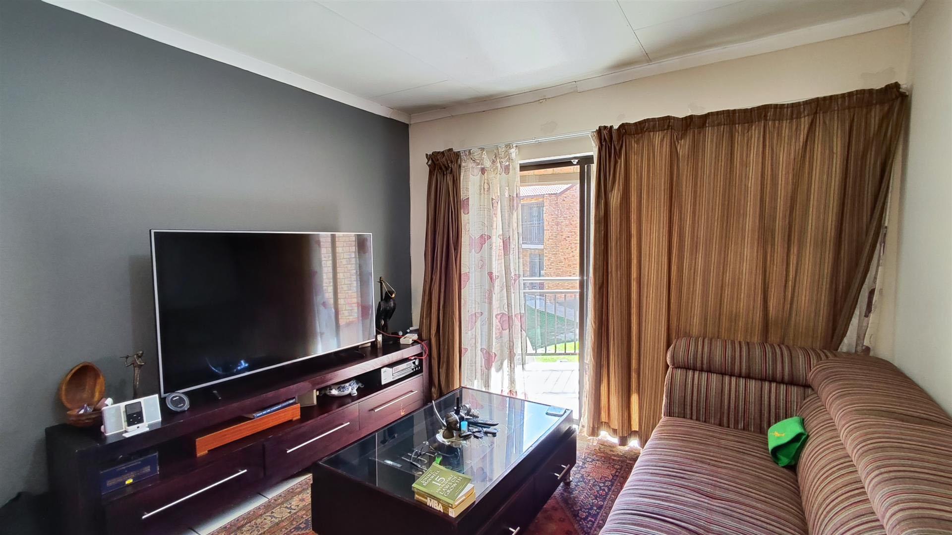 Lounges - 17 square meters of property in Witfield