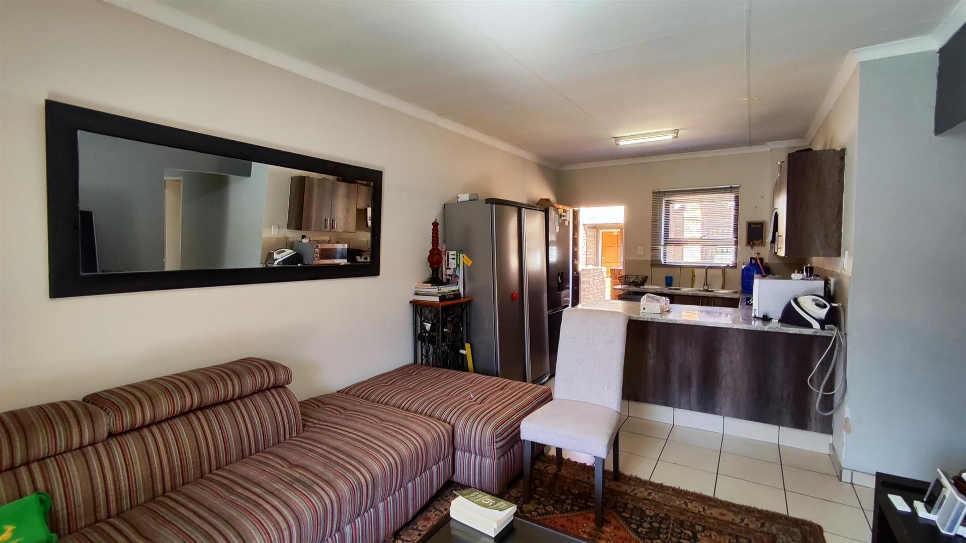 Lounges - 17 square meters of property in Witfield