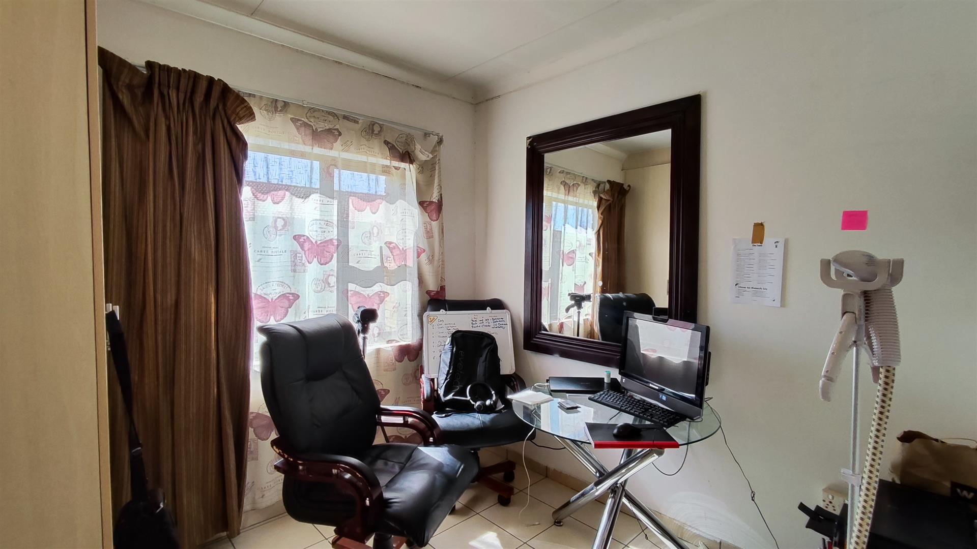 Bed Room 1 - 10 square meters of property in Witfield