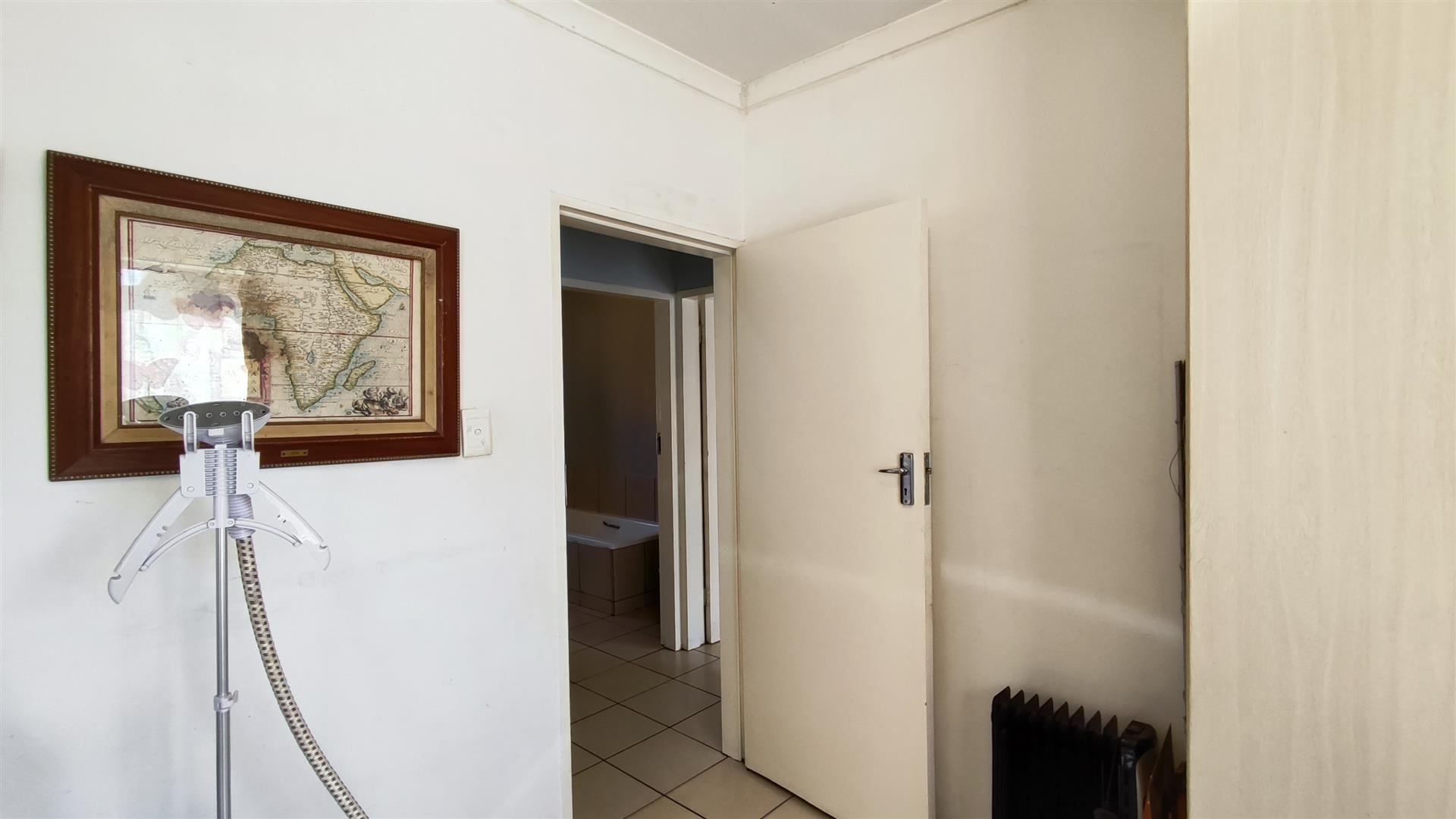 Bed Room 1 - 10 square meters of property in Witfield