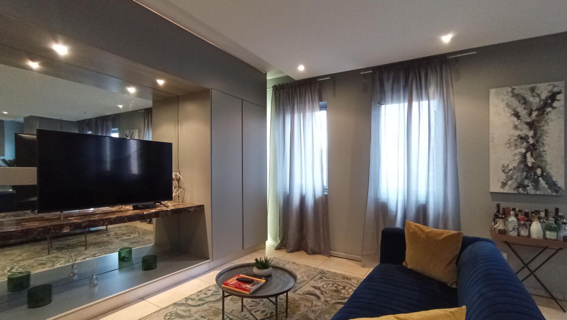 Lounges - 16 square meters of property in Johannesburg Central