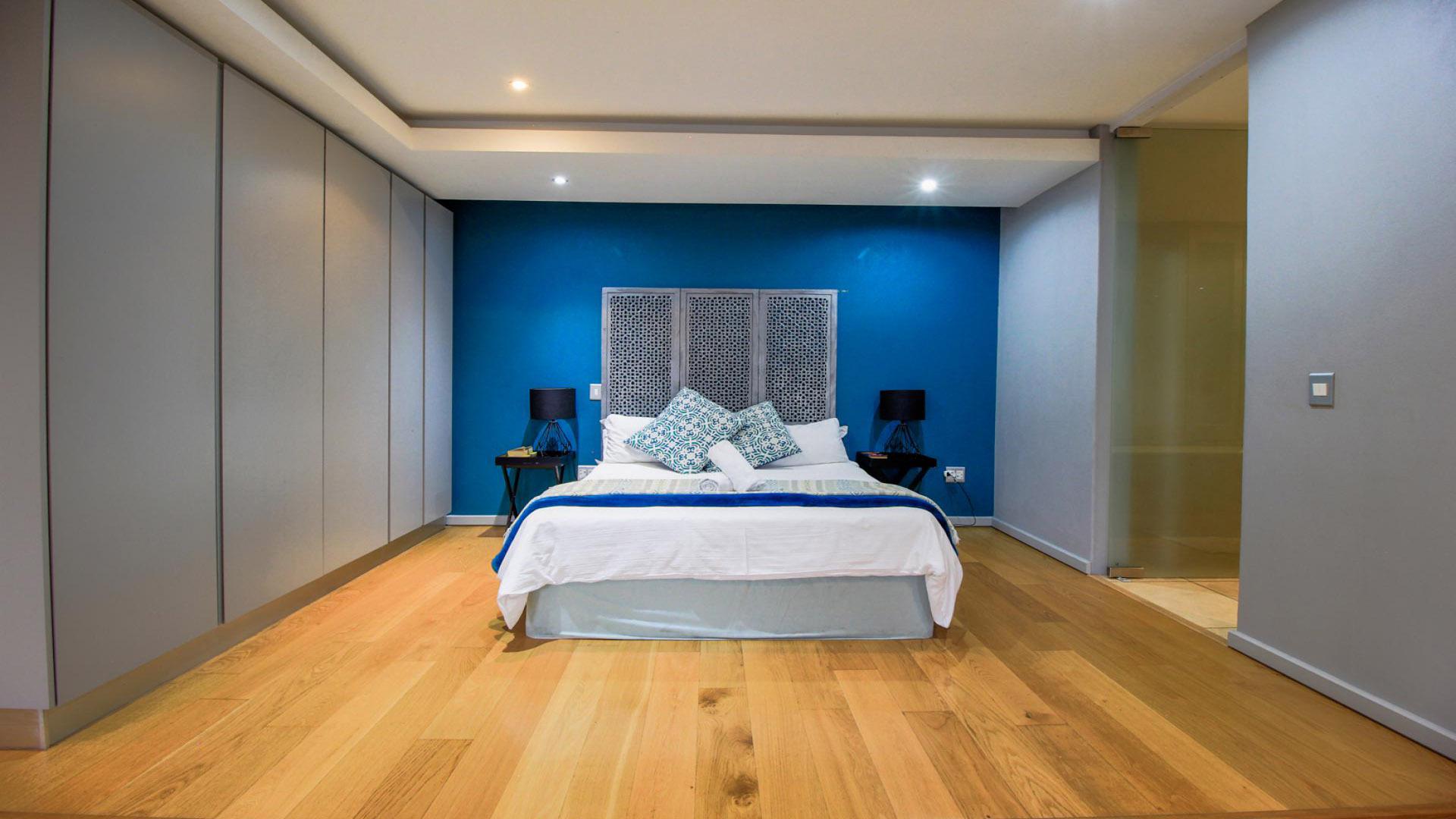 Bed Room 1 - 14 square meters of property in Johannesburg Central