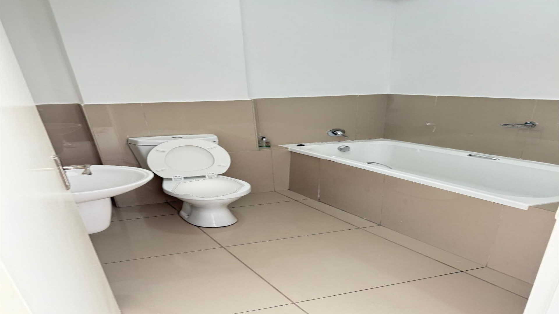 Bathroom 1 of property in Gaylee