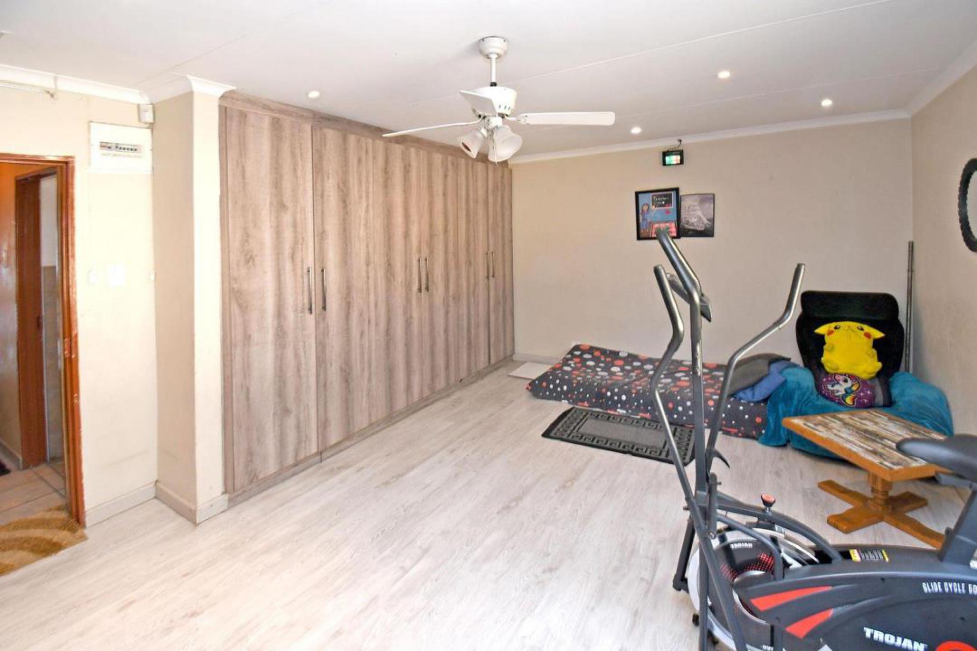 Bed Room 4 of property in Kew