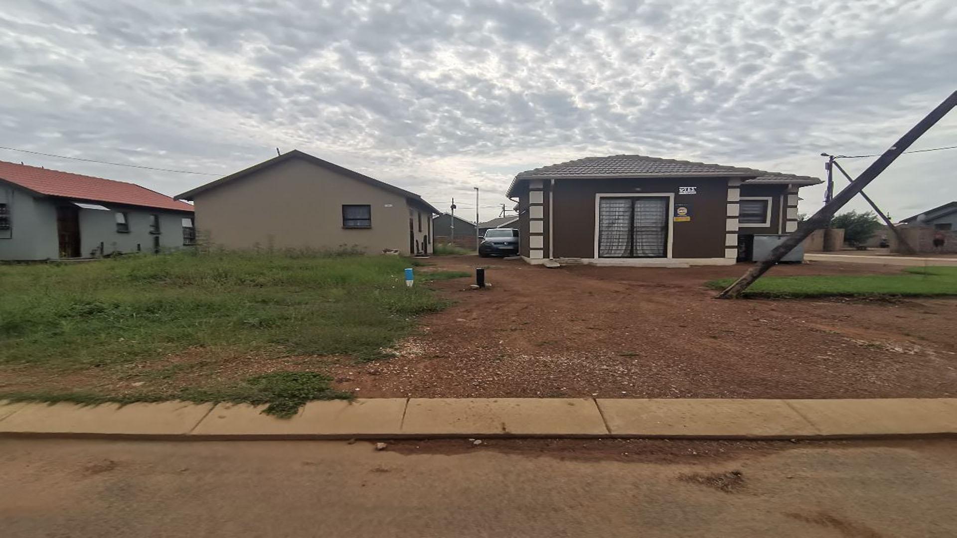 Front View of property in Savanna City
