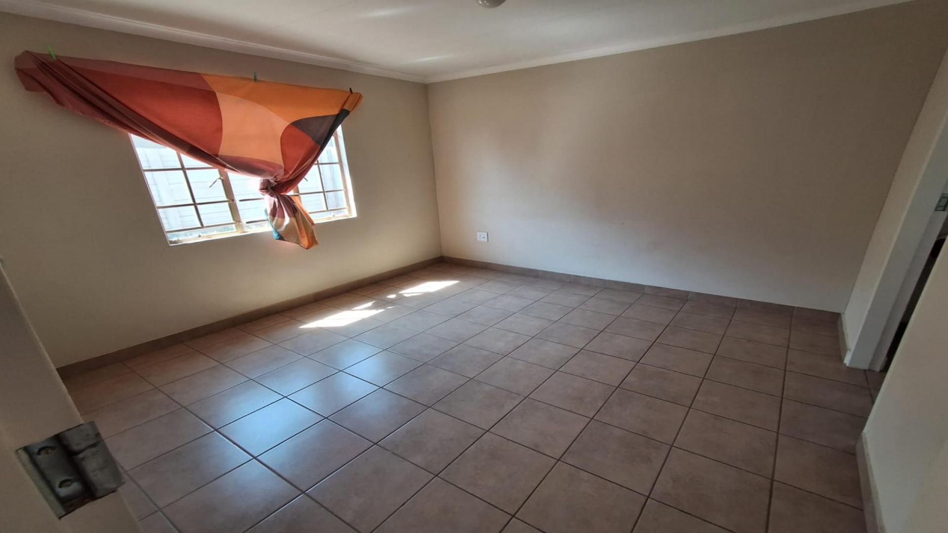 Main Bedroom - 15 square meters of property in Palm Ridge