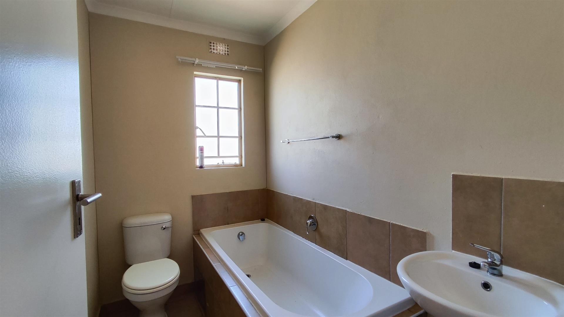 Bathroom 1 - 4 square meters of property in Palm Ridge