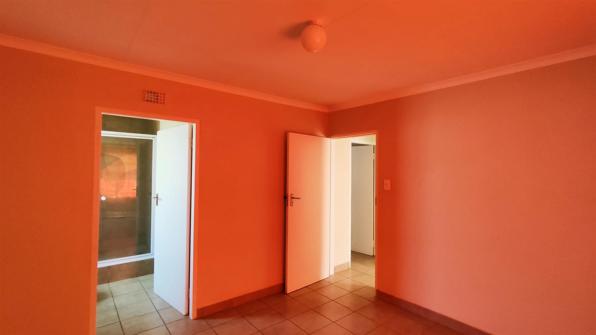 Main Bedroom - 15 square meters of property in Palm Ridge