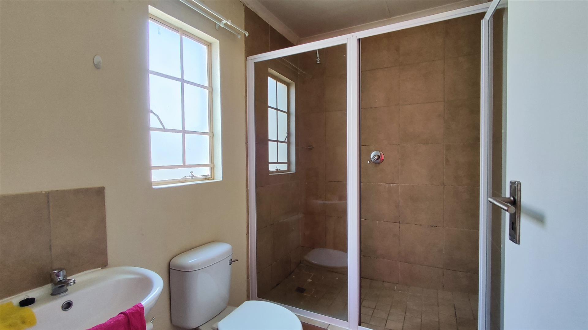 Main Bathroom - 5 square meters of property in Palm Ridge