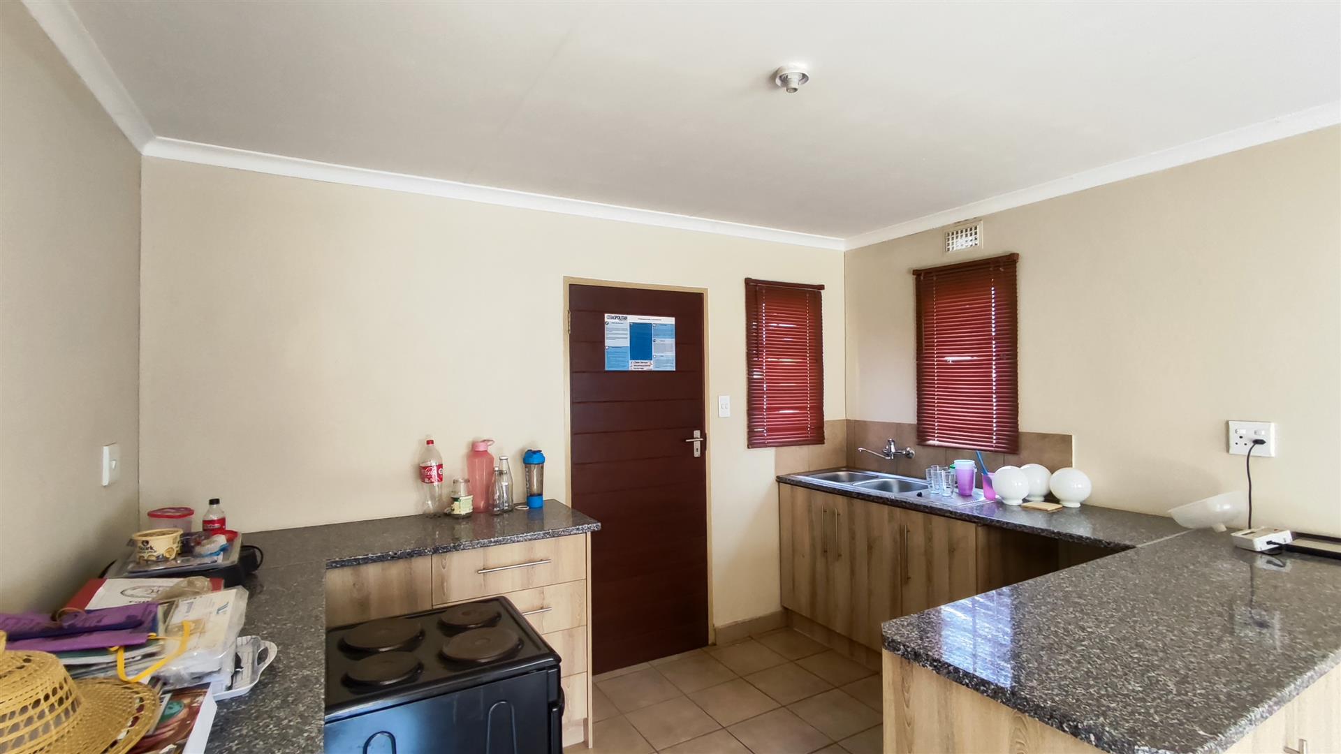 Kitchen - 11 square meters of property in Palm Ridge