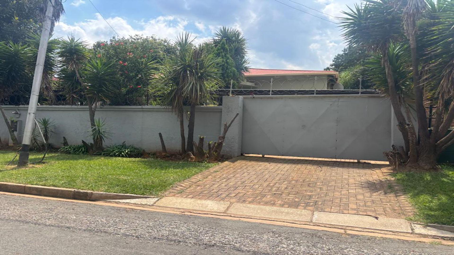 Front View of property in Florida