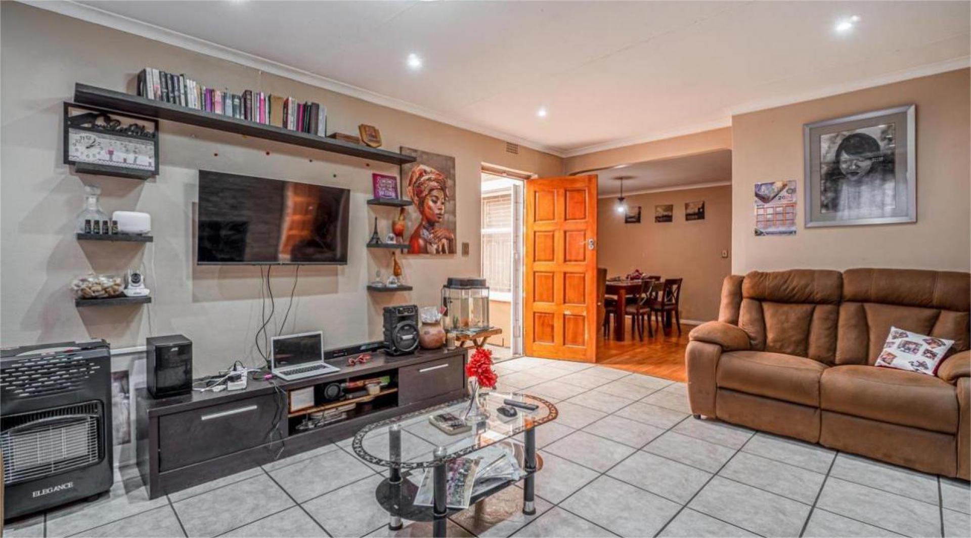 Lounges of property in Mitchells Plain