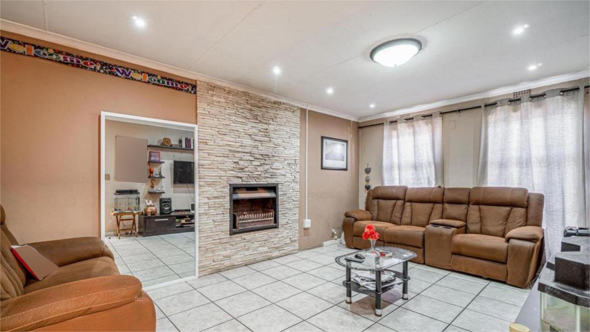 Lounges of property in Mitchells Plain