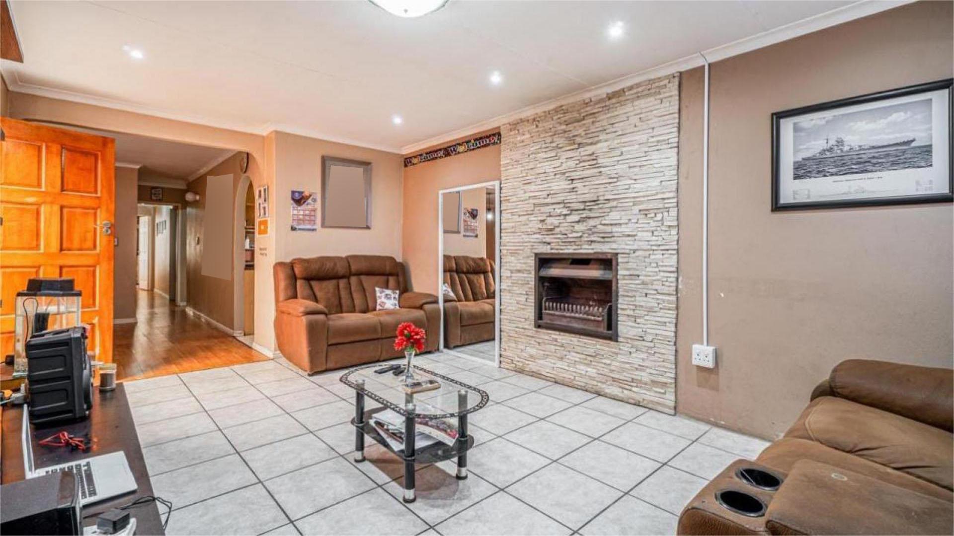Lounges of property in Mitchells Plain