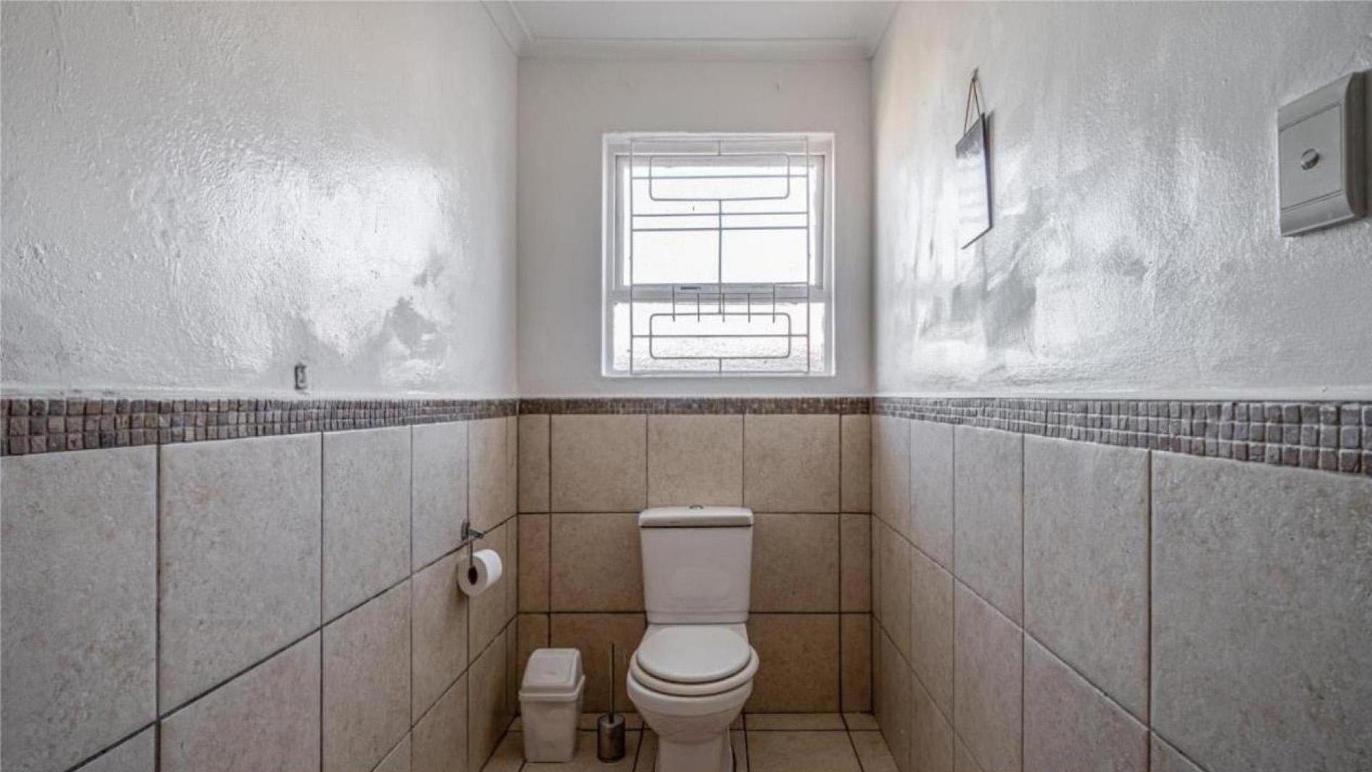 Bathroom 1 of property in Mitchells Plain