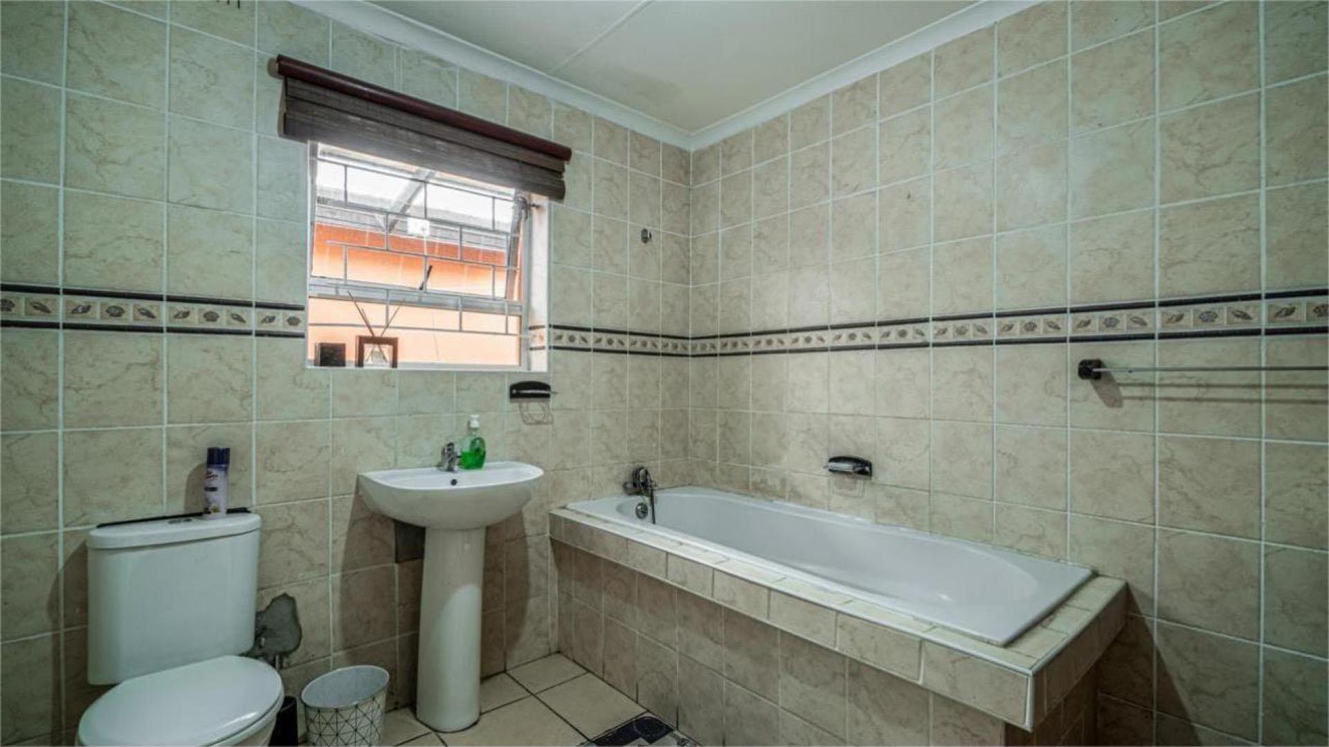 Bathroom 2 of property in Mitchells Plain