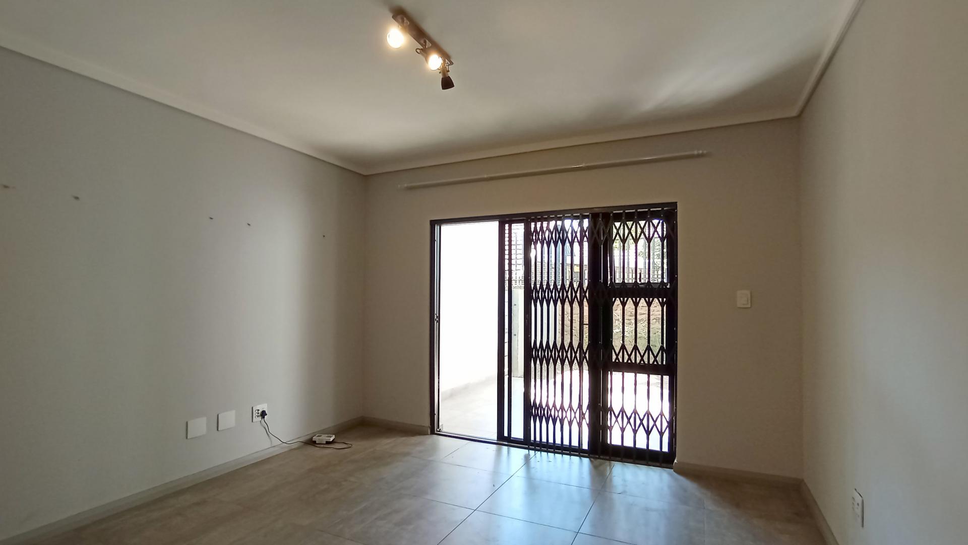 Lounges - 17 square meters of property in Menlo Park