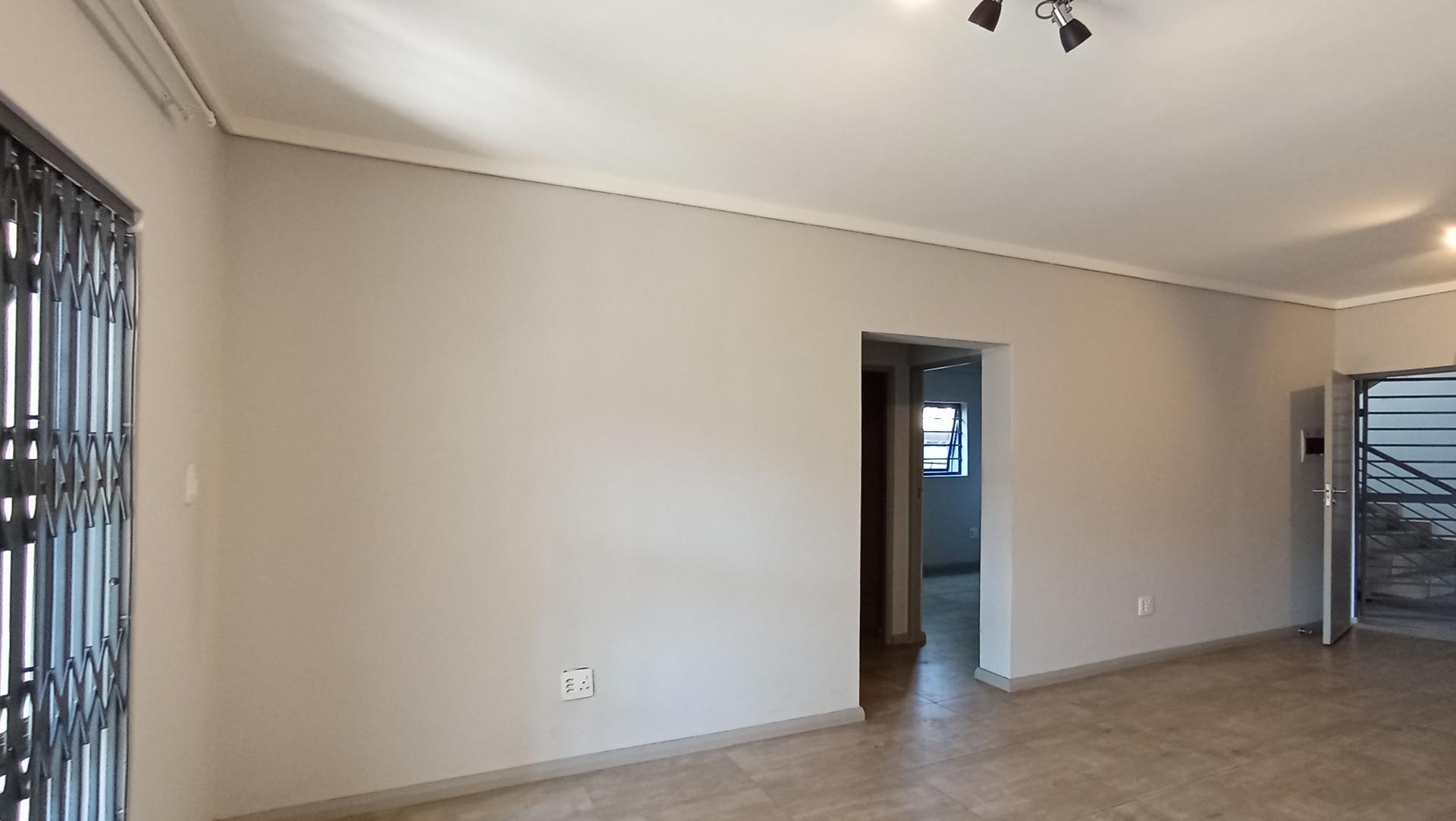 Lounges - 17 square meters of property in Menlo Park