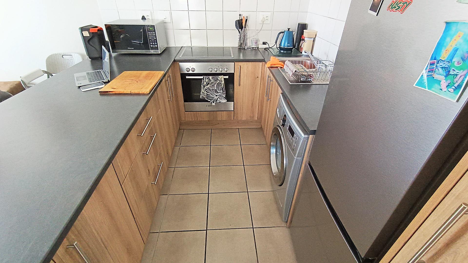 Kitchen - 10 square meters of property in Cape Town Centre
