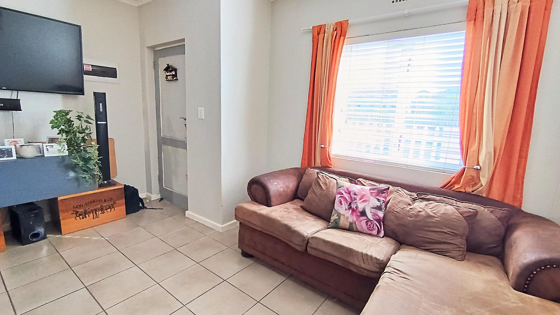 Lounges - 13 square meters of property in Cape Town Centre