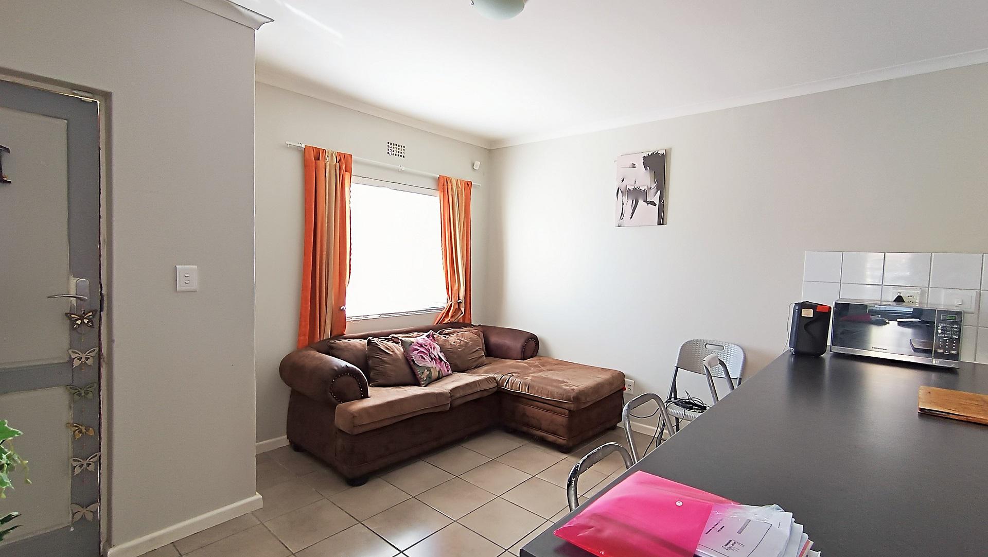 Lounges - 13 square meters of property in Cape Town Centre