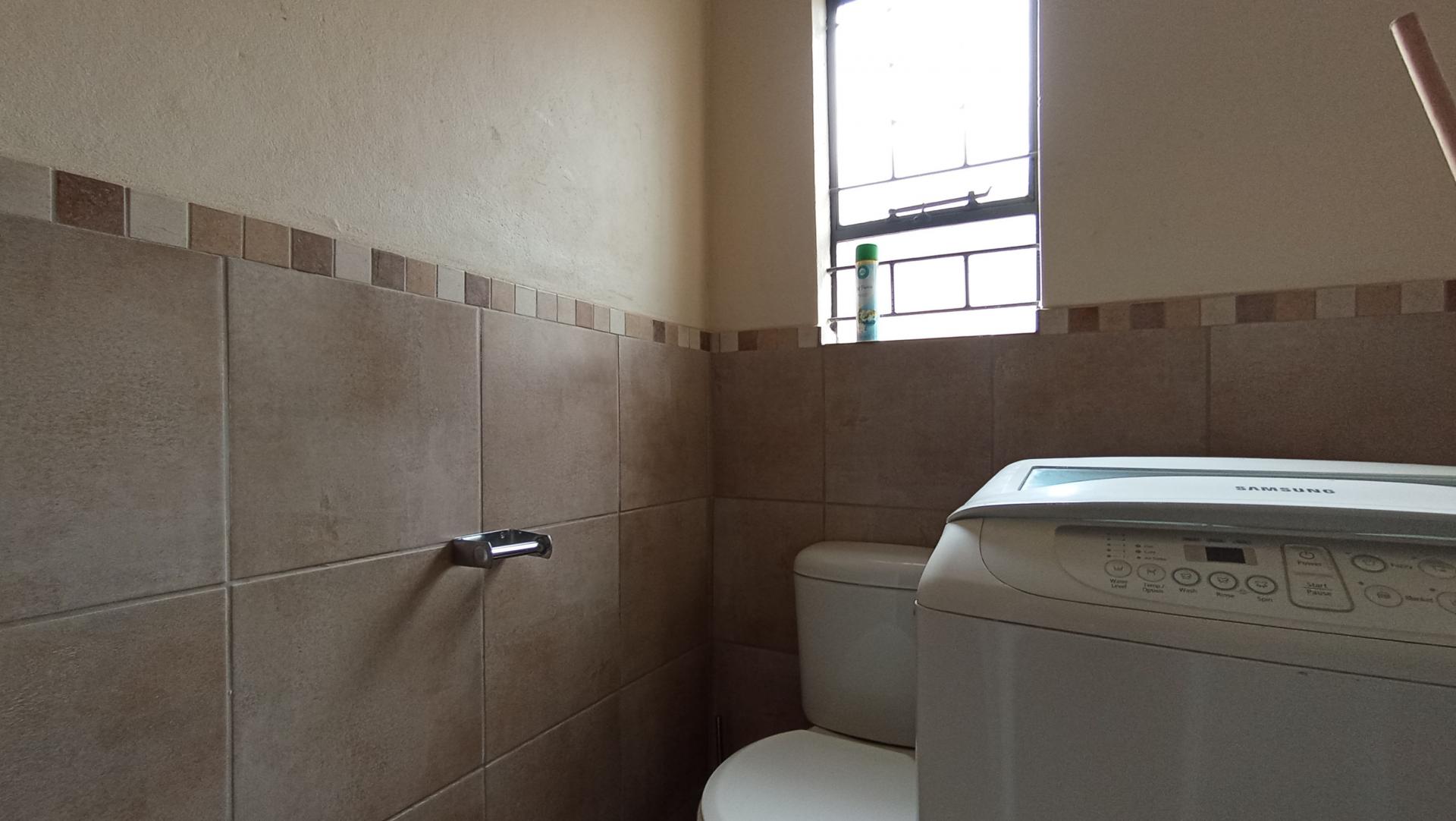 Bathroom 1 - 6 square meters of property in Kosmosdal